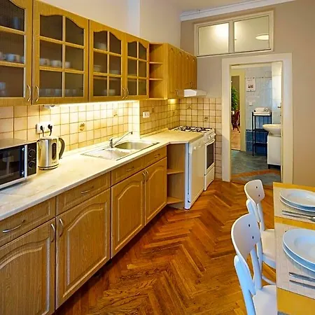 Old Town - Templova 4*